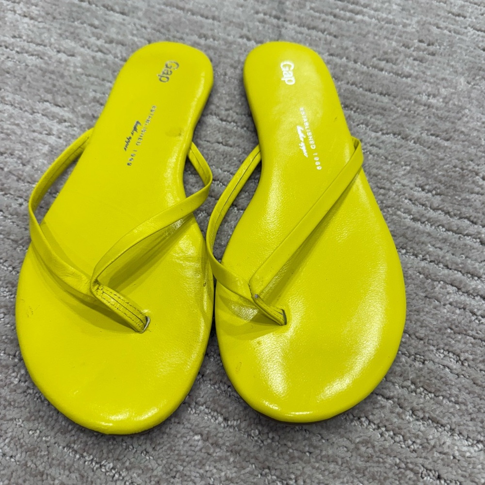 GAP Vibrant Yellow Thong Sandals for Summer